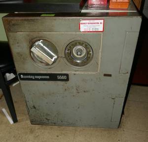 lot 130 image: Sentry 5560 Safe