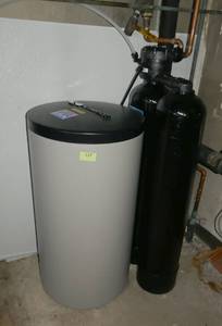 lot 137 image: Kinetico water softener 2060S