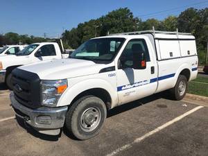 lot 6 image: 2015 FORD F-250 SUERDUTY PICKUP TRUCK - 34 TON - 2 WHEEL DRIVE  - ARE TOOL BOX  TOPPER - AIR WORKS POWER LOCKS WINDOWS --HAS ENGINE ISSUES - RUNS AND DRIVES -  #15043 - LOOK