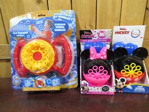 lot 6 image: Bundle of THREE Bubble Machines