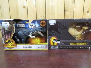 lot 16 image: Dinosaur Figure Bundle