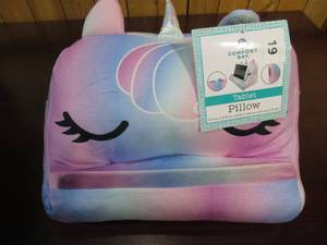 lot 19 image: Unicorn Tablet Pillow