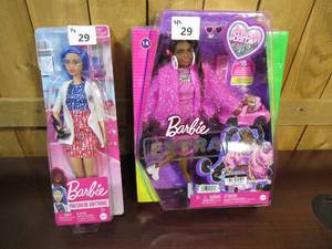 lot 29 image: Barbie Bundle - Scientist & Barbie Extra
