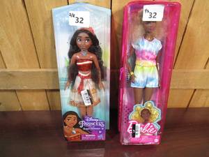 lot 32 image: Barbie & Disney Princess Bundle