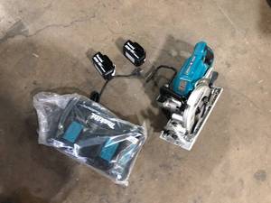 lot 8 image: Makita 18V X2 LXT 5.0Ah Lithium-Ion (36V) Brushless Cordless Rear Handle 7-14 in. Circular Saw Kit Bag Not Included  Customer Returns See Pictures