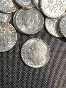 UNCIRCULATED ROLL OF 1961-D SILVER ROOSEVELT DIMES 50 COINS