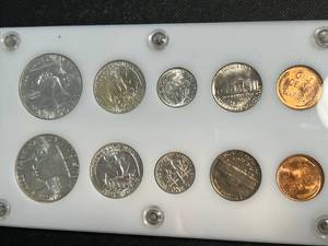1958 P-D US MINT SET IN CAPITAL HOLDER
