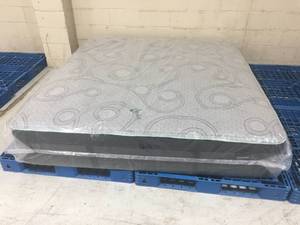 lot 14 image: Brand New Diamond Platinum Ice Series 15 Medium Firm Luxury Pillow Top King Mattress