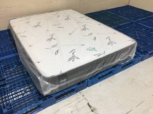 Brand New Sealy Performance Series 10.5 Firm Euro Top Queen Mattress