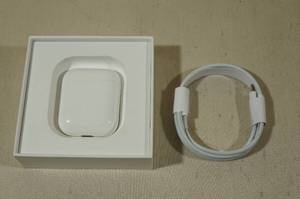 Apple Airpods 1st Gen with Lightning Charge Case
