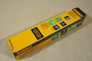 2500 DeWalt 15ga DA Style Galvanized Angled Finish Nails