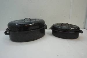 Graniteware roasters, largest 17