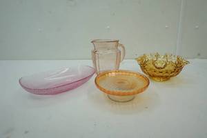 Depression glass, carnival glass