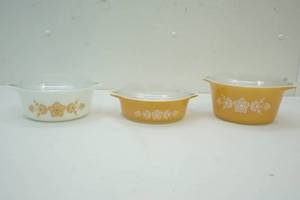 Pyrex casseroles with lids