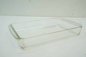 Glass cake pan with lace doilies and dish towels
