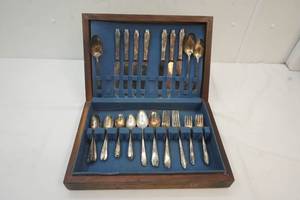 flatware set in case