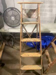 lot 43 image: 2 Wooden Ladders
