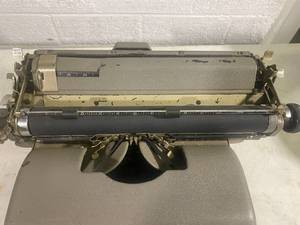 lot 69 image: Vintage Royal Typewriter