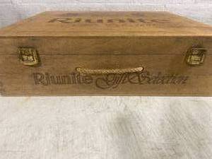 lot 71 image: Vintage Riunite Gift Selection Wine Box