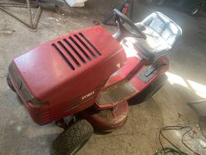 lot 5 image: Toro Wheel Horse Riding Lawnmower