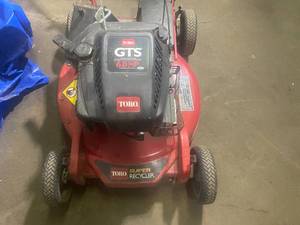 lot 8 image: Toro Super Recycler Push Mower