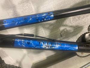 lot 25 image: Titan RE Kids Bike