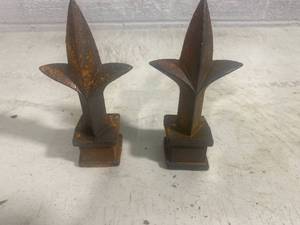 lot 37 image: Vintage Decorative Cast Iron Fence Post Toppers