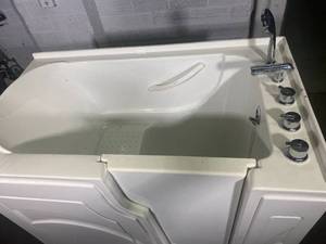 lot 10 image: White Health Smart Walk In Tub