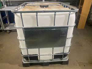 lot 20 image: Schutz Econobulk Liquid Storage Container on Pallet
