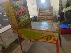 lot 1 image: Bally Beauty Antique Pinball Machine