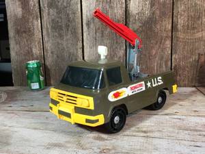 lot 4 image: Vintage 1964 Mattel Howlerr U.S. Missile Launcher Truck