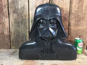 lot 39 image: Vintage Star Wars 1980 Darth Vader Collector Case