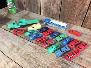 lot 48 image: Vintage Tootsietoy Metal Cars