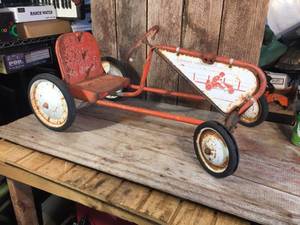lot 61 image: Vintage Pedal Race Car