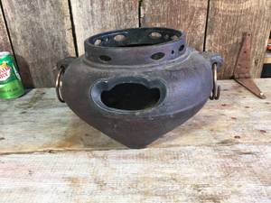 lot 66 image: Cast Iron 2 Handle - 3 Footed Planter