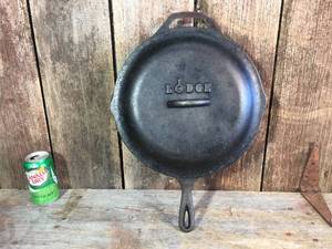 lot 67 image: Cast Iron Lodge U.S.A. 10SK Skillet With Lid