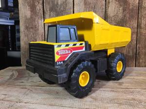 lot 72 image: Tonka 354 Yellow Dump Truck