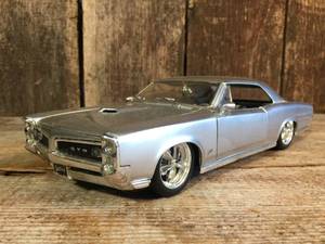 lot 75 image: Hot Wheels 1966 Pontiac GTO Diecast Car