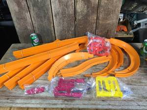 lot 78 image: Classic Vintage Hot Wheels Track Set