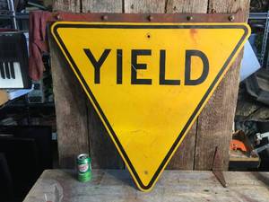 lot 91 image: Large Yield Metal Sign