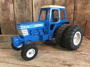 lot 95 image: ERTL Ford TW-15 Diecast Tractor