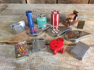 lot 98 image: Group Vintage Pocket Lighters - Zippo - Novelty - Advertiser