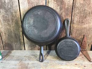 lot 114 image: Vintage Wagner - BSR Cast Iron Skillets