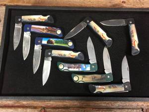 lot 124 image: 9 Tomahawk Lock-Blade Knives