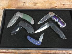 lot 125 image: 5 Tactical Type Knives