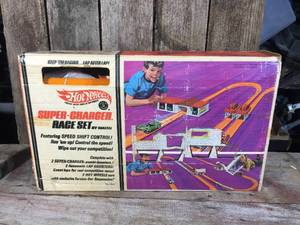 lot 146 image: Vintage Hot Wheels SUPER - Charger Race Set