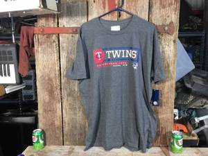 lot 154 image: MN Twins Majestic 2x T-Shirt