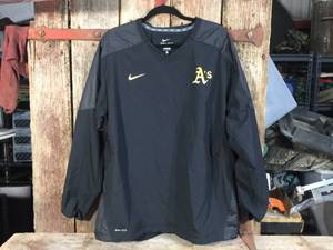 lot 160 image: MNL Nike Oakland As Pull Over