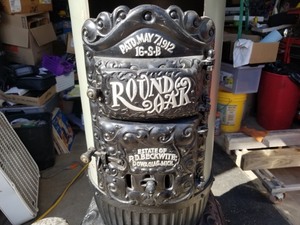 lot 65 image: Antique Round Oak Cast Iron Woodstove
