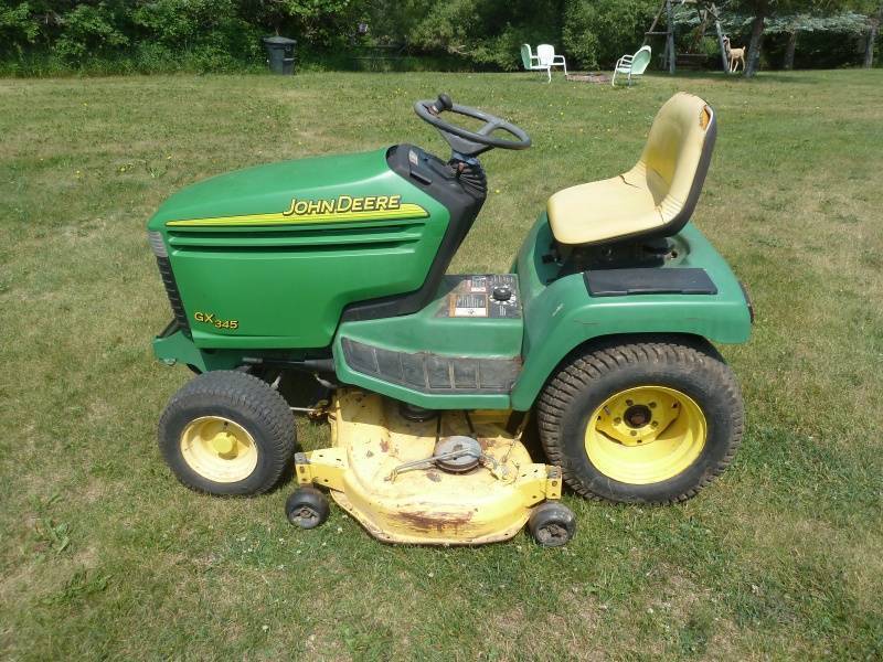lot 6 image: John Deere GX 345 Lawn Tractor
